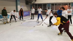 AÜ Buz Hokey Takımı'na federasyondan ziyaret