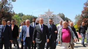 Bakan Çavuşoğlu'ndan belediye ziyaretleri