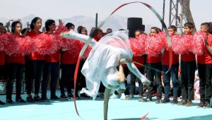 Çocuklar Yeşilçam şarkılarını seslendirdi