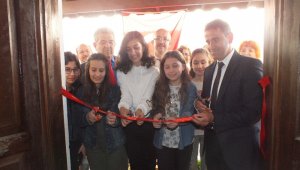 Kaş'ta çocuklardan sanat sergisi