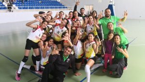 Mega Spor Kız Voleybol Takımı Türkiye finaline gidiyor
