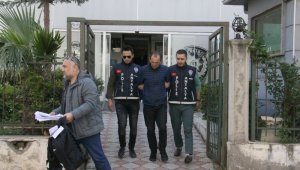 Müşterinin çantasından cep telefonu çaldılar, kaçamadılar