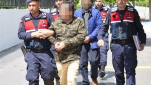 Otobüsteki tedirgin haliyle yakayı ele verdi