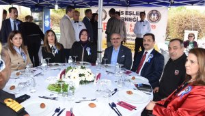 Polis Eşleri Derneği'nden kermes