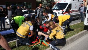 Şehiriçi toplu ulaşım midibüsü kamyonet ile çarpıştı: 6 yaralı