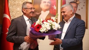 Serik Belediye Başkanı Aputkan mazbatasını aldı