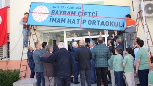 Yapımında emeği geçen okula 43 yıl sonra adı verildi
