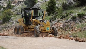 Akseki Belediyesi yol bakım çalışması başlattı