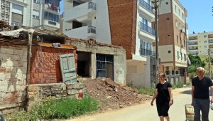 Antalya'da metruk ev tepkisi