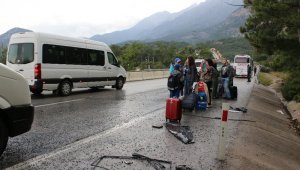 Antalya'da iki midibüs çarpıştı: 5 yaralı