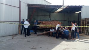 Antalya'da kolunu iş makinesine kaptıran genç hayatını kaybetti