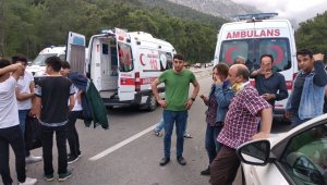 Antalya'da trafik kazası: 1 ölü,15 yaralı