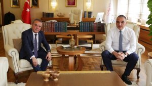 Başkan Böcek Bakan Ersoy ile turizmi değerlendirdi