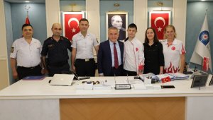 Başkan Böcek Milli sporcu Alperen Menç'i ağırladı