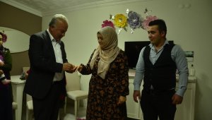 Başkan Şahin, önce kız istedi sonra yüzükleri taktı