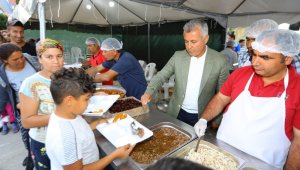 Başkan Sözen ilk iftar yemeğini dağıttı