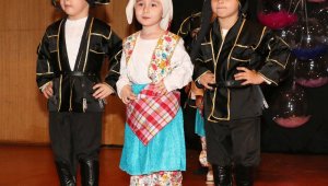 Büyükşehir'in miniklerinden yıl sonu gösterisi