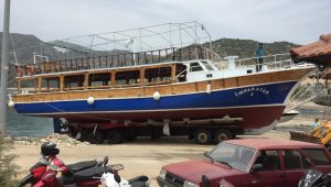 Demre'de yatlar, denizle buluştu