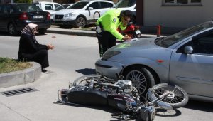 Hastane girişinde trafik kazası