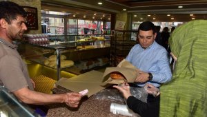 İftarın sıcak pideleri Başkan Tütüncü'den