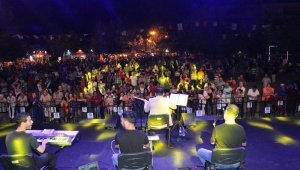 Ispartalılardan türkü dolu gece