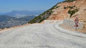 Kaş Bezirgan yolu asfaltlandı