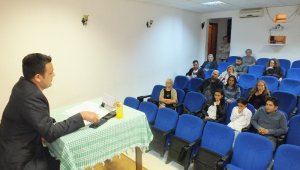 Kaş'ta ödüllü sanatçıdan şiir söyleşisi