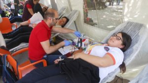 Kendi günlerinde kök hücre ve kan bağışı yaptılar