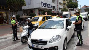 Polis ekiplerinden öncelikli yaya bilinci uygulaması