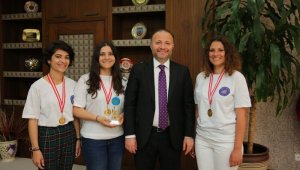 Şampiyon okçulardan Rektör Ünal'a ziyaret