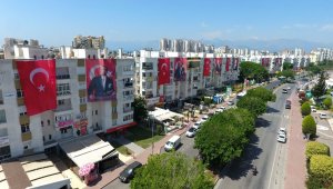Tekelioğlu Caddesi Türk Bayrakları ve Atatürk posterleri ile donatıldı.