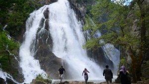 Toroslar'daki saklı güzellik "Uçansu Şelalesi"
