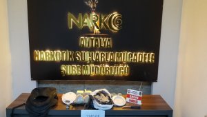 Uyuşturucu madde ticareti yapan 2 zanlıya tutuklama