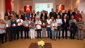 Vali Karaloğlu Kıbrıs Gazilerine Milli Mücadele Madalyası verdi