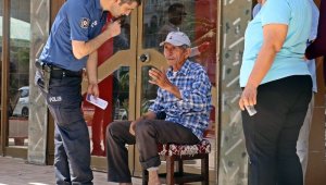 Yaya geçidinden motosikletle geçmeye kalkınca hastanelik oldular