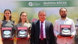Başkan Böcek: "İlk göreve geldiğimde Boğaçayı'nı zakkumla süsledik , Çiçek dikecek bitkimiz yoktu"