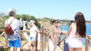 Düden Şelalesinde bayram bereketi