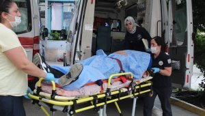 Falezlerden düşen genci polis kurtardı
