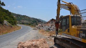 Gazipaşa-Alanya Sahil Yolu güvenli hale getiriliyor