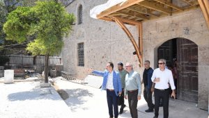 Karaloğlu restorasyon ve inşaat çalışmalarını denetledi