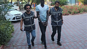 Kemer'de ortalığı birbirine katıp 3 kişiyi yaralayan Sudanlı saldırgan serbest bırakıldı