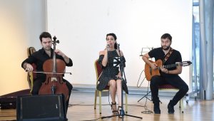 Konyaaltı Belediyesi misafirlerini klasik müzikle karşılıyor