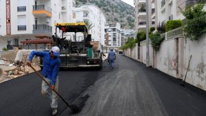 Konyaaltı Belediyesi'nden sıcak asfalt