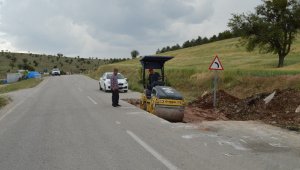 Korkuteli'ndeki deforme yollar yaz sezonuna yeniliyor