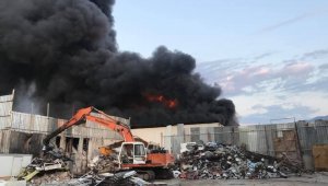 Kumluca plastik geri dönüşüm atölyesinde yangın
