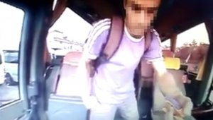 Minibüsteki 2 bin TL'yi dakikalar içinde alıp ortadan kayboldu