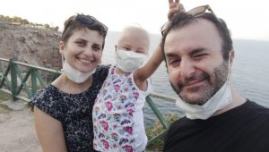 Öykü Arin, doktorları için şarkı besteleyip söyledi