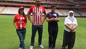 Akrep formalarını tanıttı