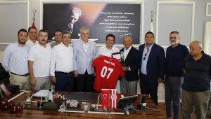 Başkan Genç, Antalyaspor Derneği'ni ve yönetimi ağırladı