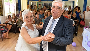 Beyaz gelinliğine kavuştu 